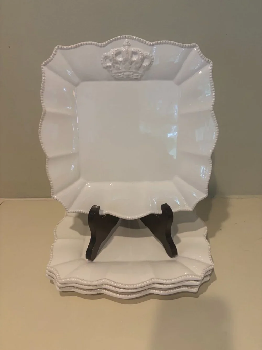 4 BLUE SKY 2010 CLAYWORKS REGAL CROWN WHITE SQUARE DINNER PLATES 10" Preowned - Picture 1 of 3